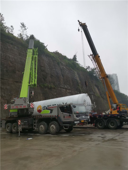 临江市“不怕风雨冻”—— 吊车的 “恶劣环境适应” 技术
